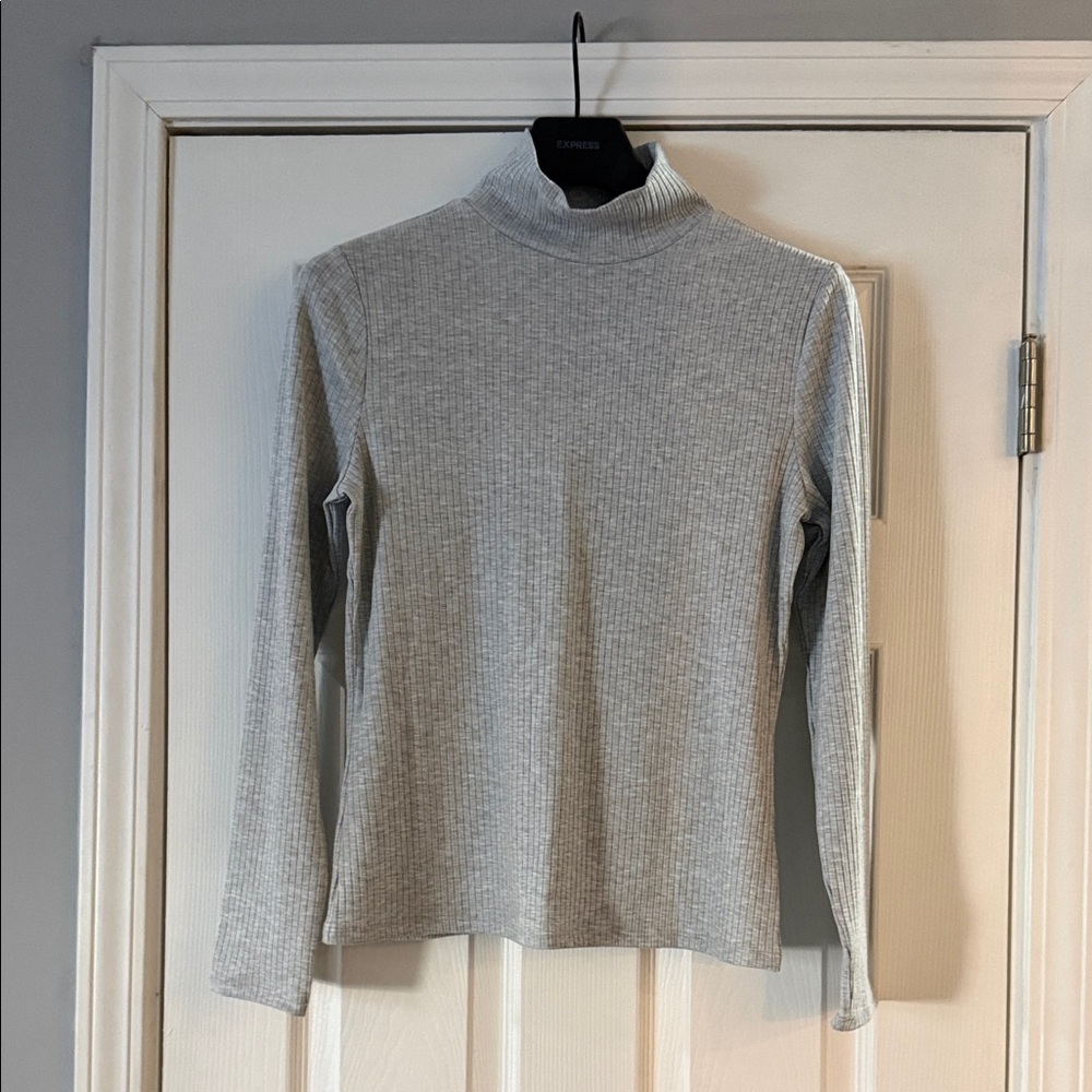 Express Light Gray Ribbed Long Sleeve Top